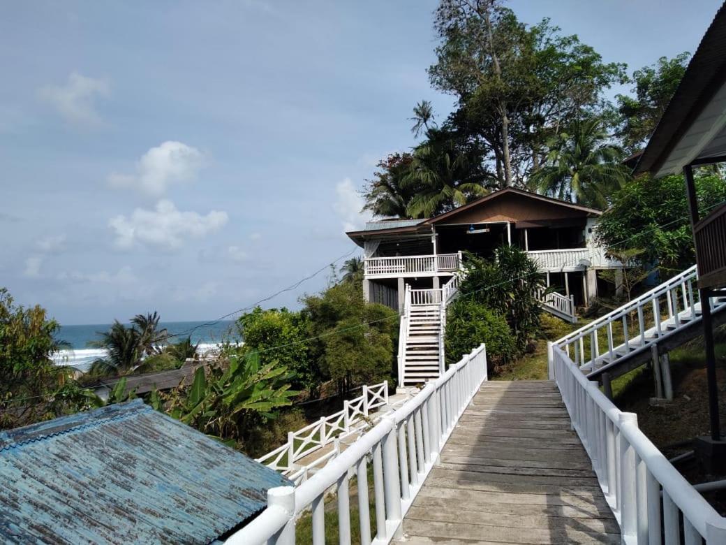 Long Beach Garden Kampung Kuala Besut Exterior photo